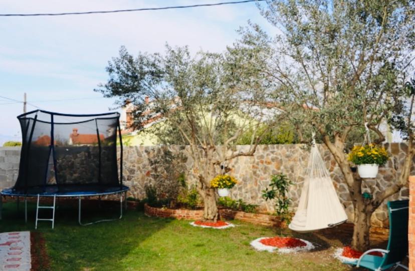 Iva Apartman Sa Bazenom Donji Zemunik Exterior foto